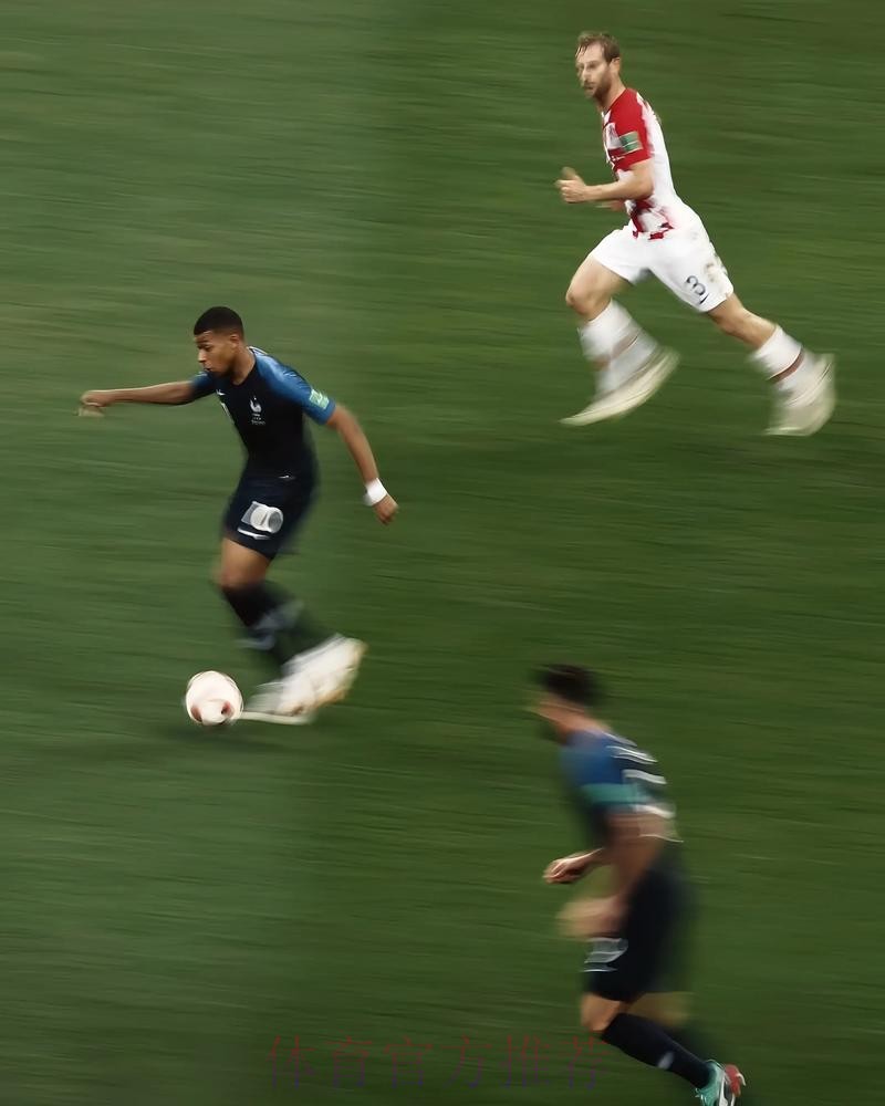 姆巴佩:应该关注亚马尔场上表现 18岁谁都会犯错